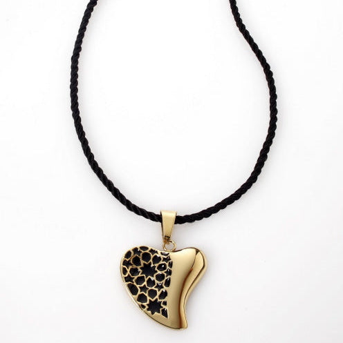 Heart String Pendant Necklace